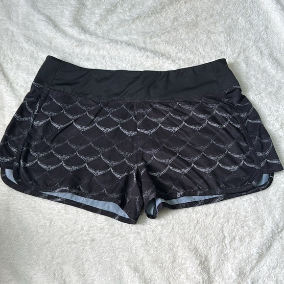 VINEYARD VINES WOMENS SHORT S - Picture 3 of 8